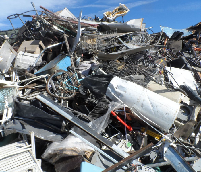 Déchets fers et métaux collectés pour recyclage